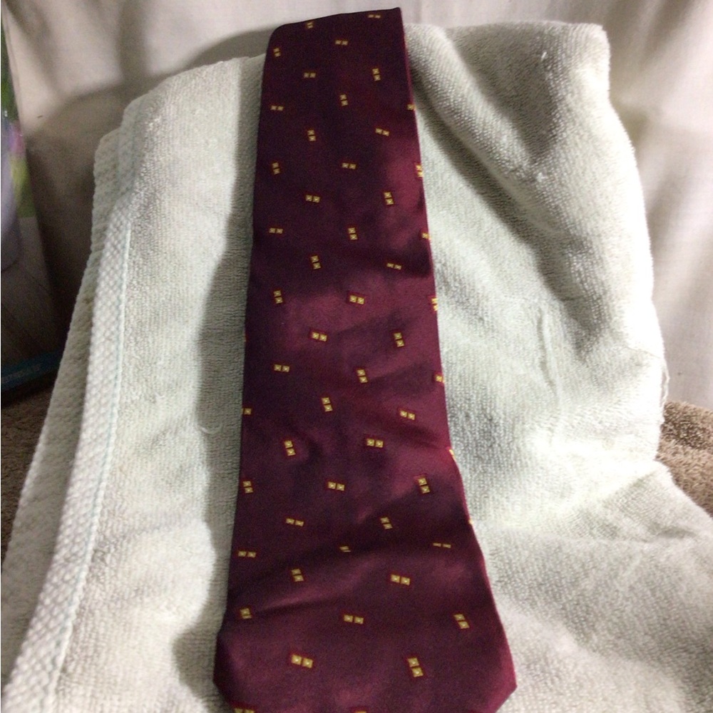 Nero Giardini Burgundy Tie with Gold Dot Pattern